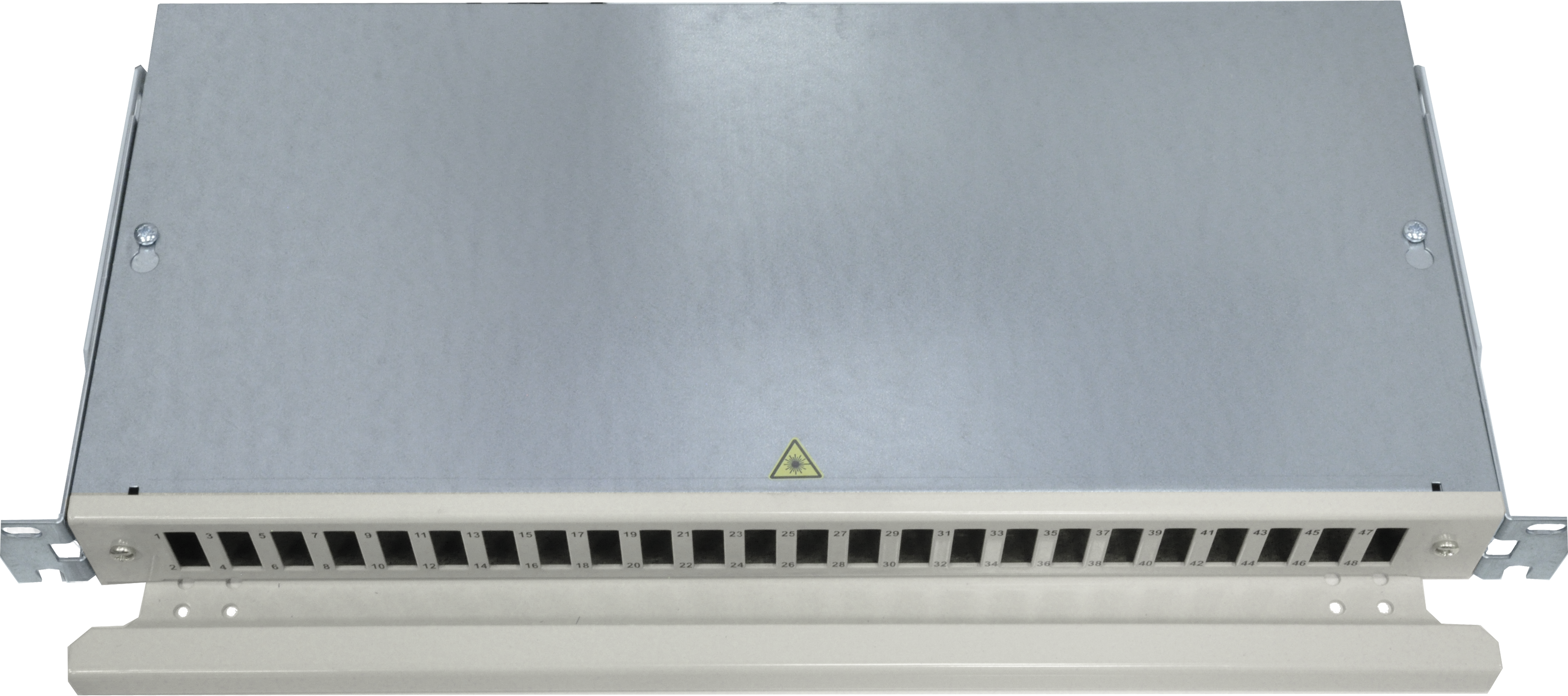 Gigaset valokuitupaneeli 24xSCD/LCQ etulevyllä